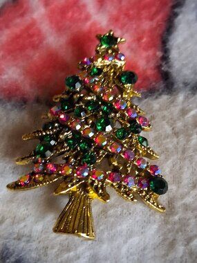 vintage 1960s avon brooch